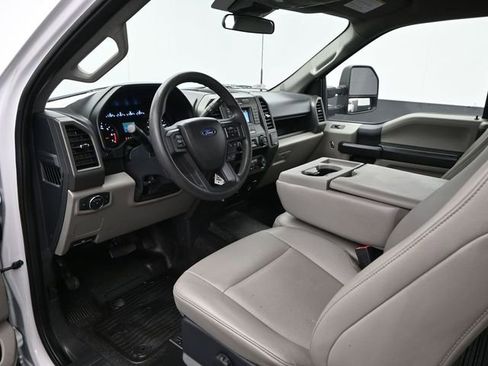 Used 2022 Ford F250 XL w/ Power Equipment Group image 5