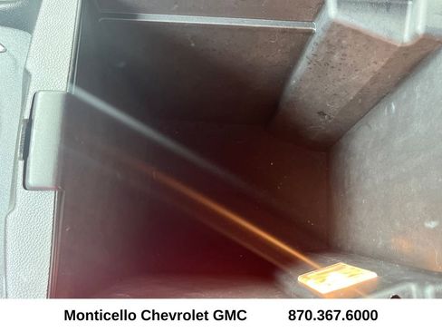 Used 2023 Chevrolet Traverse LT w/ LT Premium Package AWD/4WD image 23