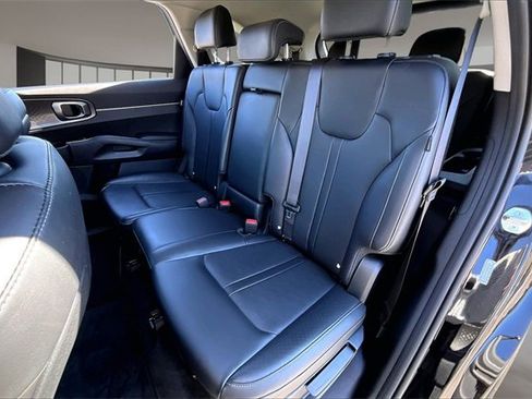 Used 2025 Kia Sorento S image 21
