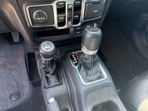 Used 2023 Jeep Wrangler Unlimited Sahara w/ Cold Weather Group AWD/4WD image 28