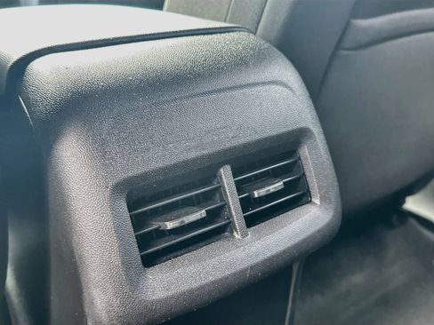 Used 2021 Chevrolet Equinox LT FWD image 24