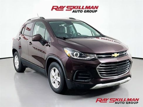 Used 2021 Chevrolet Trax LT FWD image 1
