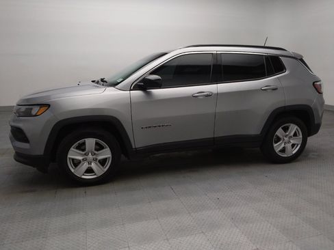 Used 2022 Jeep Compass Latitude FWD image 2