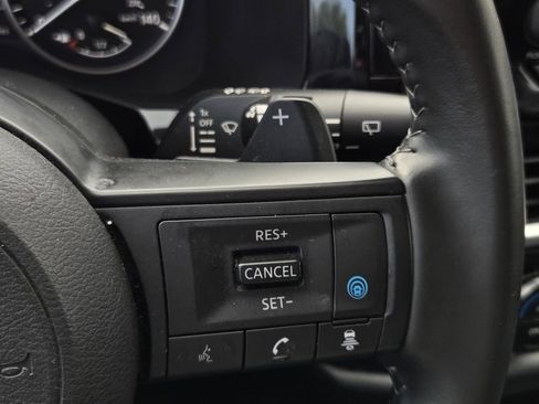 Certified 2025 Nissan Pathfinder SV image 27