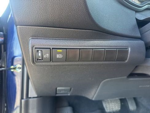 Used 2025 Toyota Corolla SE image 25