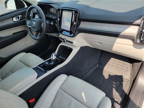 Used 2023 Volvo XC40 B5 Ultimate w/ Protection Package Premier image 25