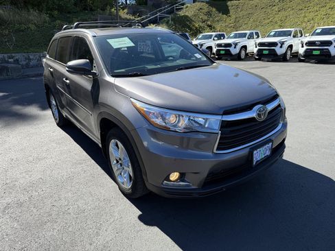 Used 2015 Toyota Highlander Limited Platinum AWD/4WD image 7