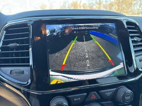 Used 2022 Jeep Grand Cherokee Laredo X image 15