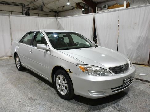 Used 2004 Toyota Camry LE FWD image 3