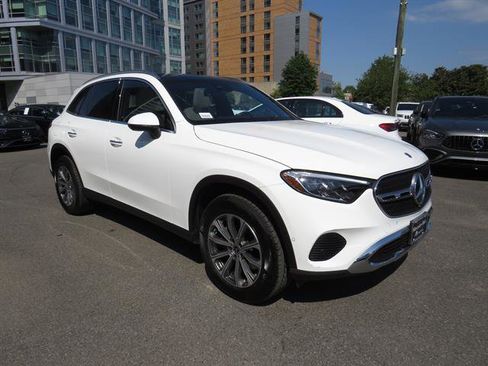 Used 2026 Mercedes-Benz GLC 300 4MATIC image 5