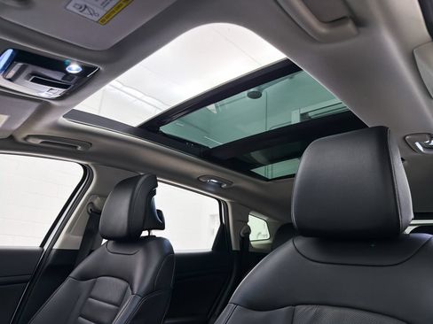 Certified 2025 Kia Sportage SX AWD/4WD image 3