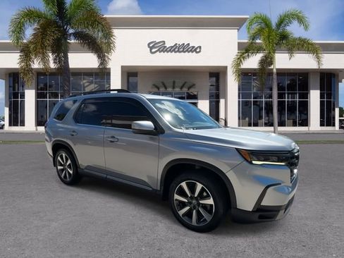 Used 2023 Honda Pilot Touring image 2