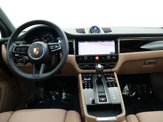 Certified 2026 Porsche Macan AWD/4WD image 17