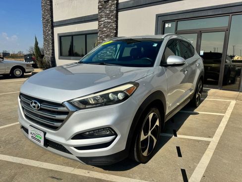 Used 2017 Hyundai Tucson Limited image 3