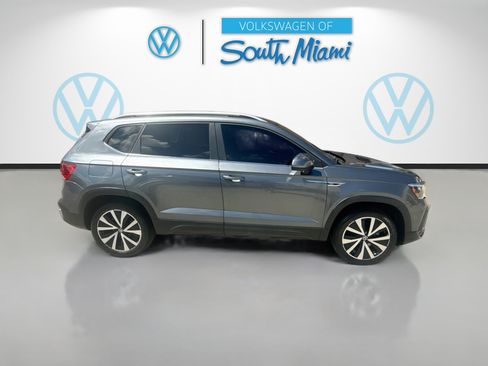 Used 2022 Volkswagen Taos SE FWD image 8