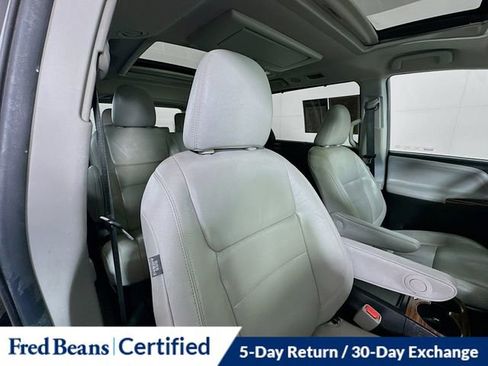 Used 2017 Toyota Sienna Limited Premium image 31