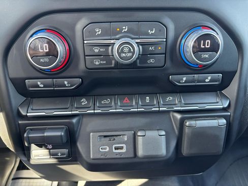 Used 2022 Chevrolet Silverado 2500 LT w/ Convenience Package image 24