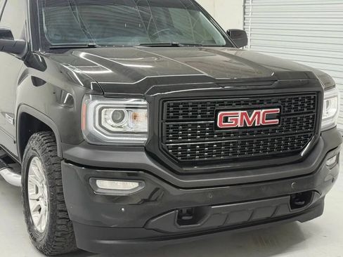 Used 2018 GMC Sierra 1500 SLT w/ All Terrain Package AWD/4WD image 11