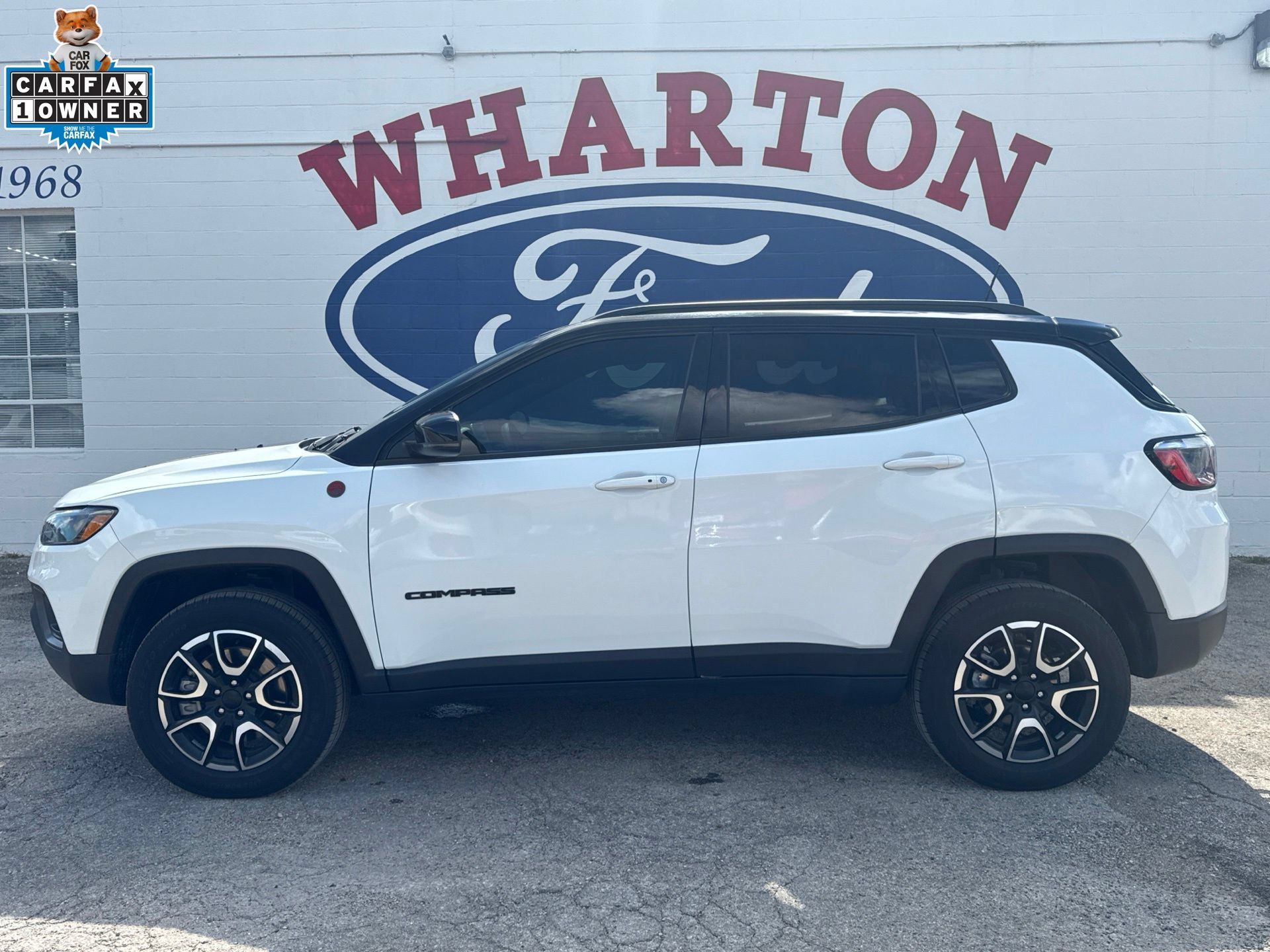 Used 2024 Jeep Compass Trailhawk AWD/4WD image 2