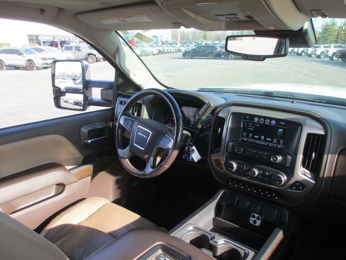 Used 2019 GMC Sierra 2500 Denali w/ Duramax Plus Package image 26