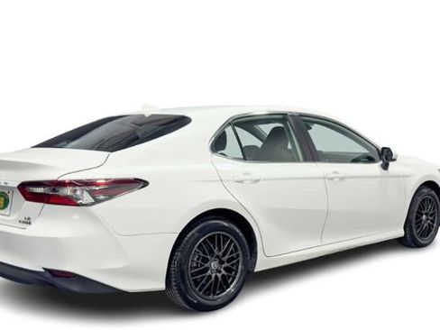 Used 2022 Toyota Camry LE FWD image 2