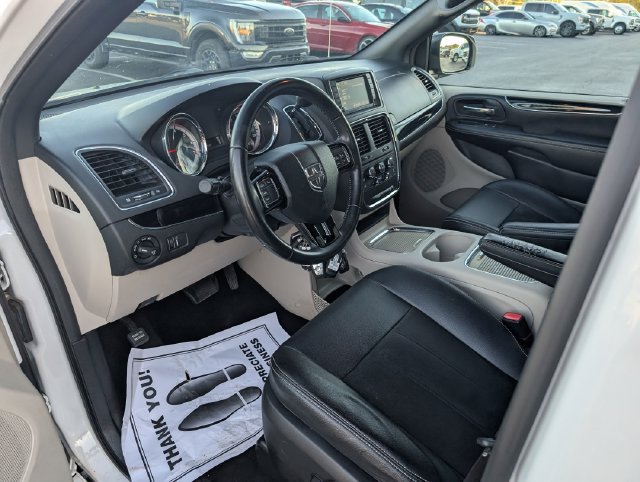 Used 2019 Dodge Grand Caravan SXT FWD image 14