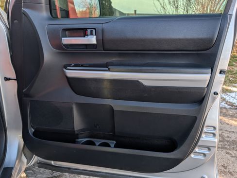 Used 2019 Toyota Tundra SR5 w/ Convenience Package image 31