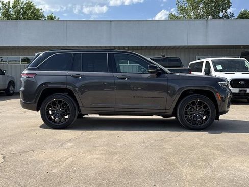 New 2026 Jeep Grand Cherokee Summit AWD/4WD image 2