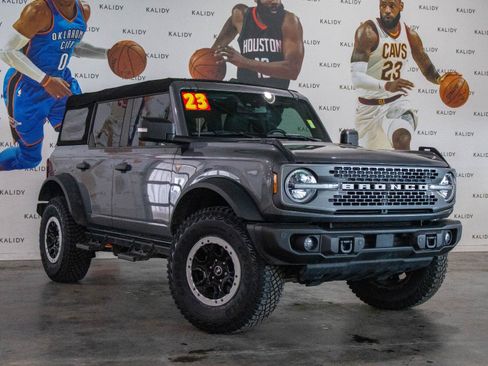 Used 2023 Ford Bronco Badlands w/ Sasquatch Package AWD/4WD image 2
