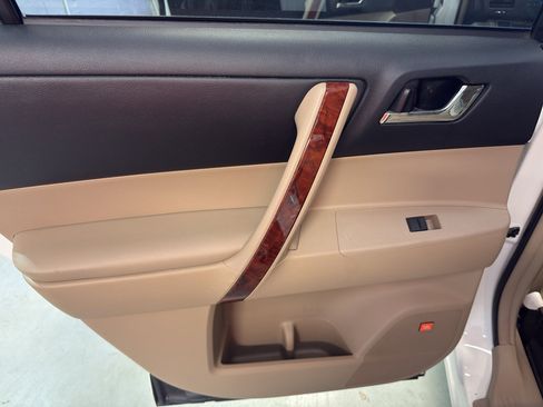 Used 2013 Toyota Highlander Limited AWD/4WD image 29