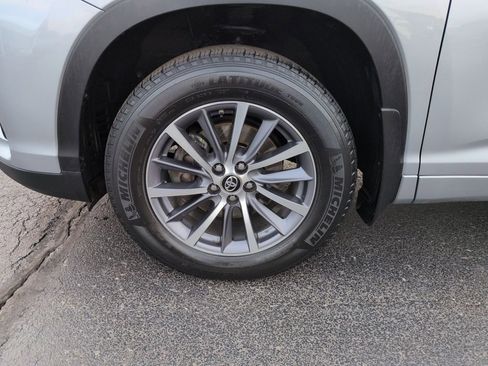 Used 2017 Toyota Highlander XLE image 27