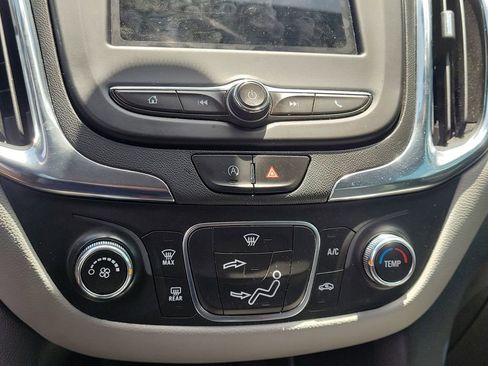 Used 2023 Chevrolet Equinox LS image 16