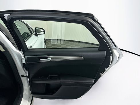 Used 2019 Ford Fusion SE image 30