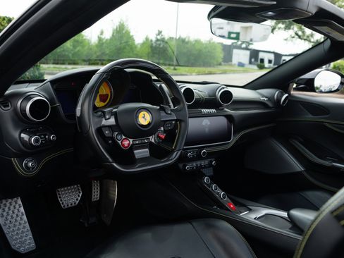 Used 2020 Ferrari Portofino image 18