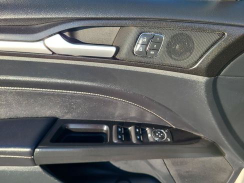 Used 2019 Ford Fusion Titanium AWD/4WD image 10