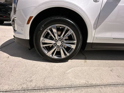 Certified 2024 Cadillac XT5 Premium Luxury w/ Technology Package FWD image 18