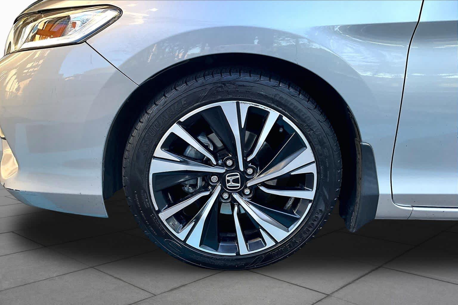 Used 2016 Honda Accord EX-L image 10