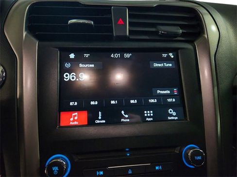 Used 2018 Ford Fusion SE w/ Fusion SE Technology Package image 12