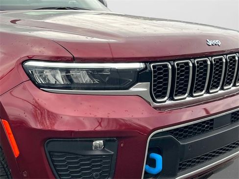 Used 2023 Jeep Grand Cherokee Overland w/ Luxury Tech Group IV image 8