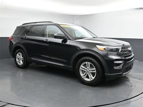 Used 2023 Ford Explorer XLT w/ Equipment Group 202A image 3