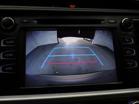 Used 2016 Toyota Highlander Plus AWD/4WD image 25
