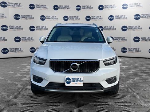 Used 2021 Volvo XC40 T5 Momentum image 8