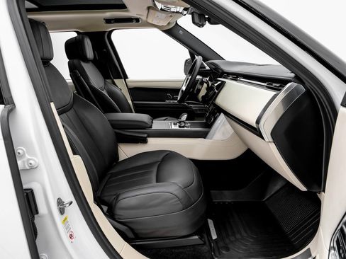 Used 2022 Land Rover Range Rover Long Wheelbase SE image 31