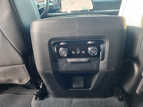 New 2026 Chevrolet Suburban LT image 18