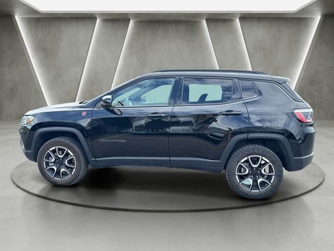 Used 2024 Jeep Compass Trailhawk AWD/4WD image 4