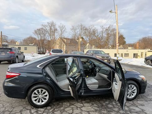 Used 2015 Toyota Camry LE FWD image 12