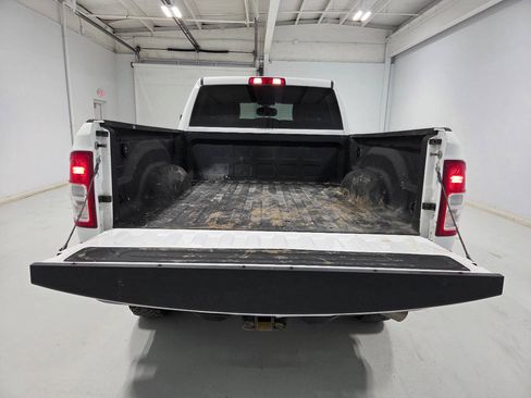 Used 2024 RAM 2500 Tradesman w/ Chrome Appearance Group AWD/4WD image 7