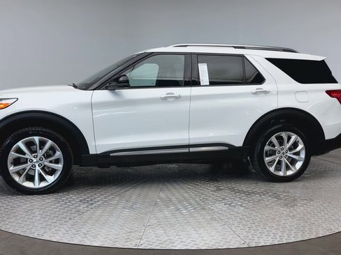 Used 2023 Ford Explorer Platinum w/ Technology Package image 5