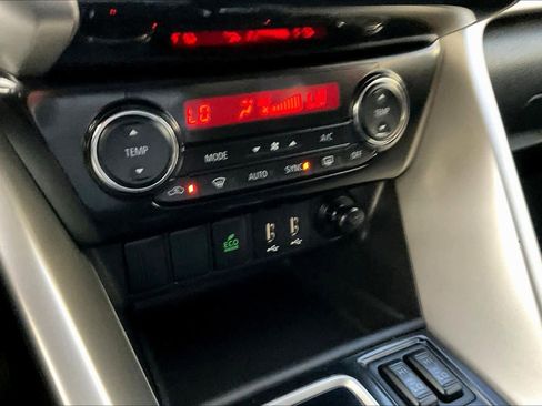 Used 2024 Mitsubishi Eclipse Cross SE image 32