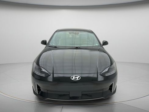 Used 2023 Hyundai Ioniq 6 SEL AWD/4WD image 2
